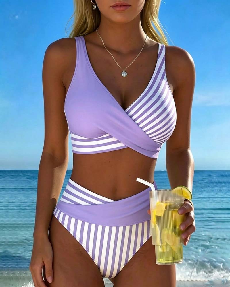 Bikini con estampado de rayas cruzado