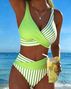 Bikini con estampado de rayas cruzado