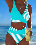 Bikini con estampado de rayas cruzado