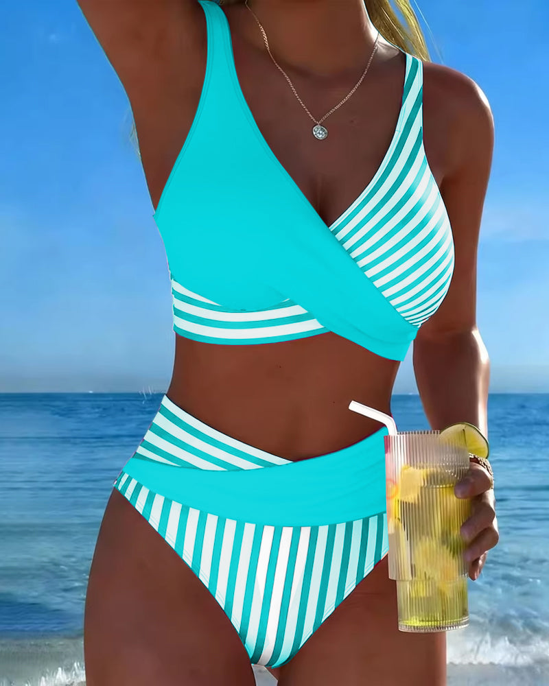 Bikini con estampado de rayas cruzado