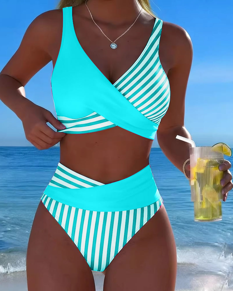 Bikini con estampado de rayas cruzado