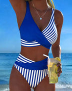 Bikini con estampado de rayas cruzado