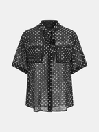 Conjunto de camisa transparente y minifalda de lunares