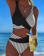 Bikini con estampado de rayas cruzado
