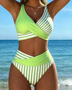 Bikini con estampado de rayas cruzado