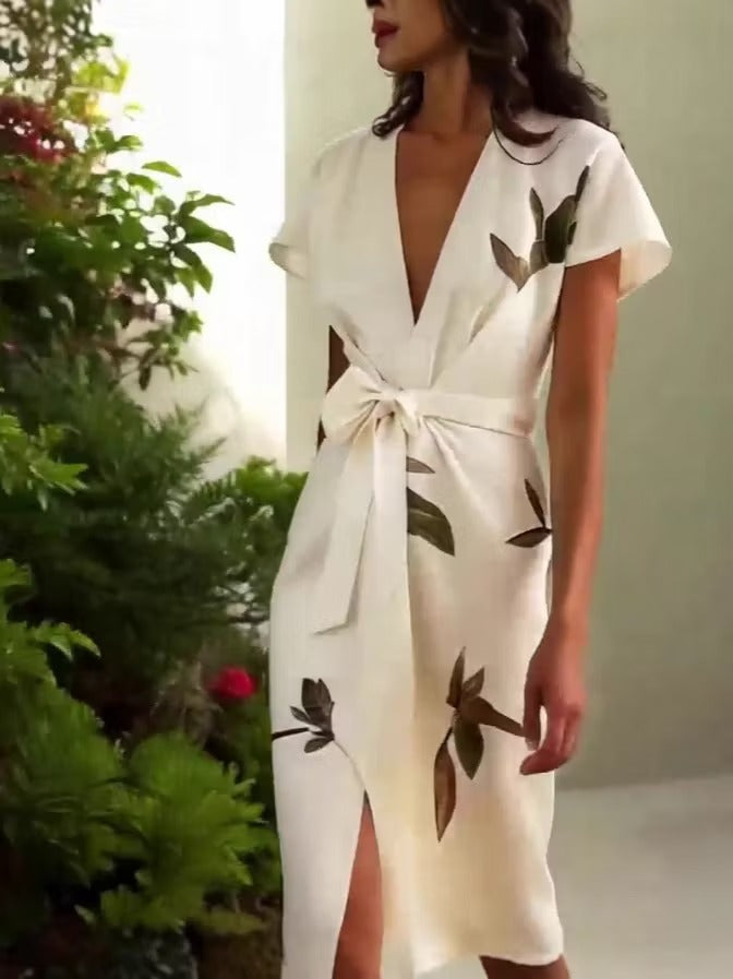 Vestido elegante cruzado con lazo a la cintura y estampado floral