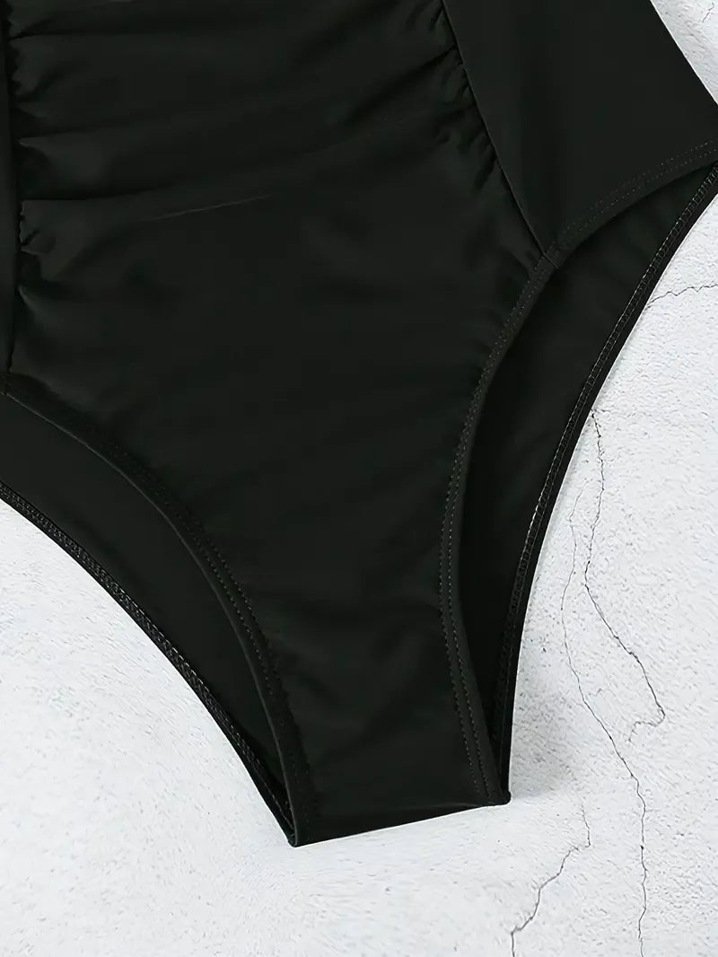 Bañador liso de una pieza con aberturas en forma de U