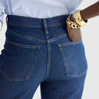 Jeans de tiro alto y corte ancho que estilizan la figura